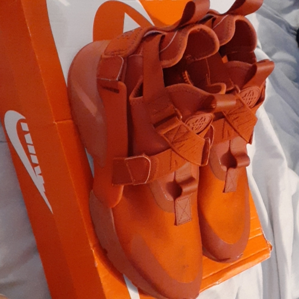 Nike Huarachi